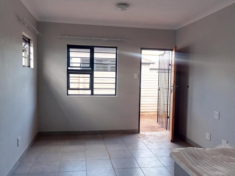 2 Bedroom Property for Sale in Protea Glen Gauteng