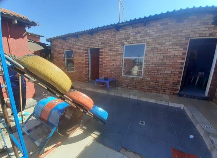2 Bedroom Property for Sale in Toekomsrus Gauteng