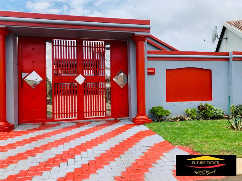 To Let 3 Bedroom Property for Rent in Fleurhof Gauteng