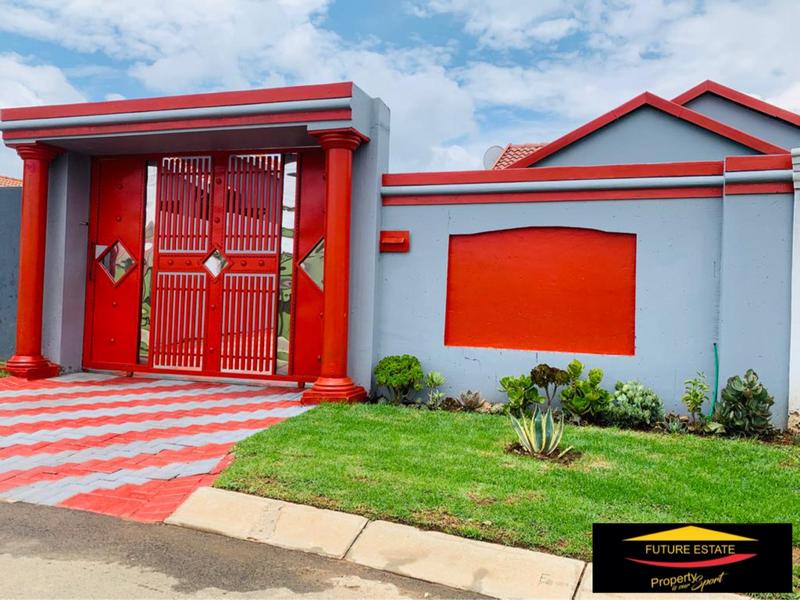 To Let 3 Bedroom Property for Rent in Fleurhof Gauteng