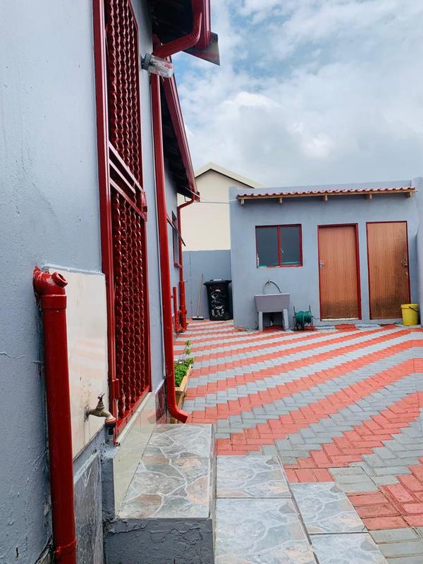 To Let 3 Bedroom Property for Rent in Fleurhof Gauteng