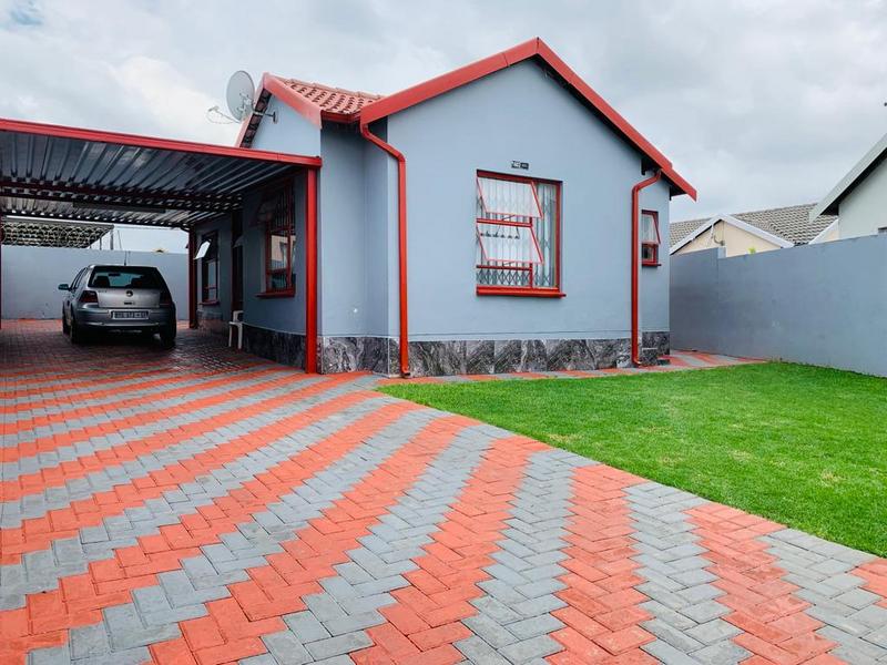 To Let 3 Bedroom Property for Rent in Fleurhof Gauteng