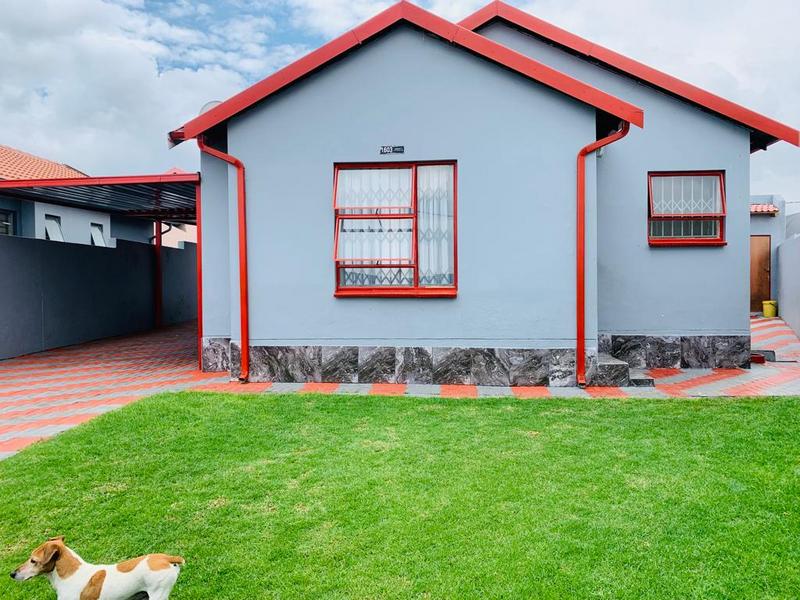 To Let 3 Bedroom Property for Rent in Fleurhof Gauteng