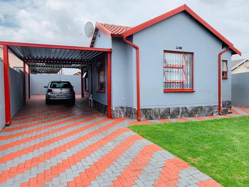 To Let 3 Bedroom Property for Rent in Fleurhof Gauteng