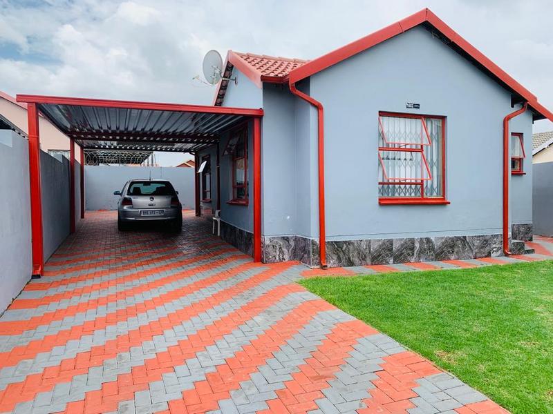 To Let 3 Bedroom Property for Rent in Fleurhof Gauteng