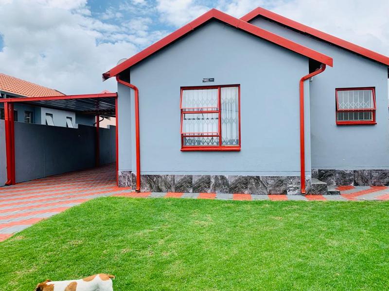 To Let 3 Bedroom Property for Rent in Fleurhof Gauteng