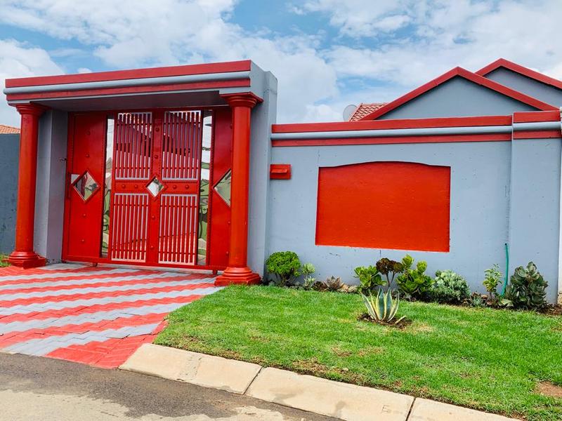 To Let 3 Bedroom Property for Rent in Fleurhof Gauteng