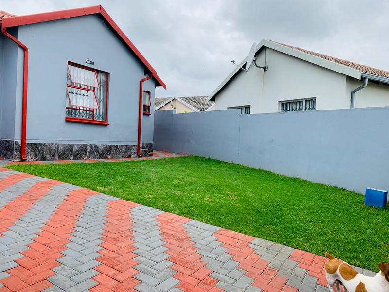 To Let 3 Bedroom Property for Rent in Fleurhof Gauteng