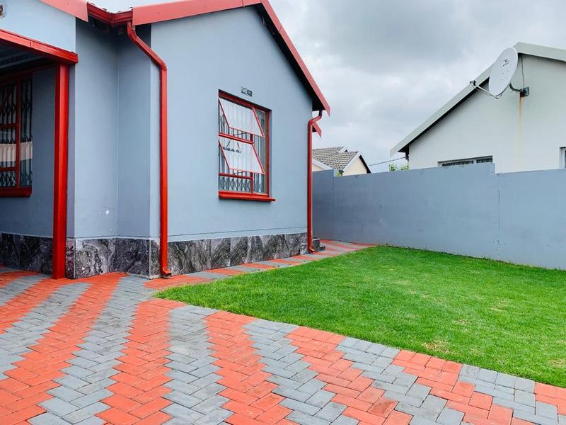 To Let 3 Bedroom Property for Rent in Fleurhof Gauteng