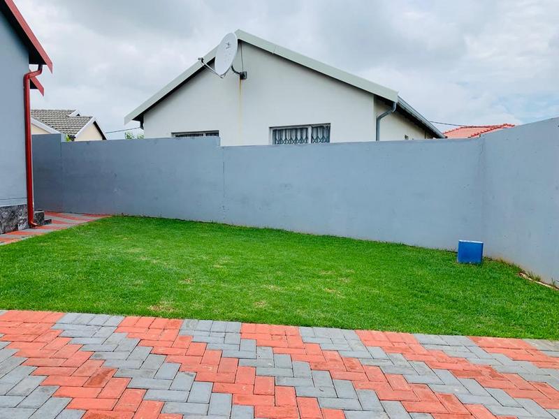 To Let 3 Bedroom Property for Rent in Fleurhof Gauteng