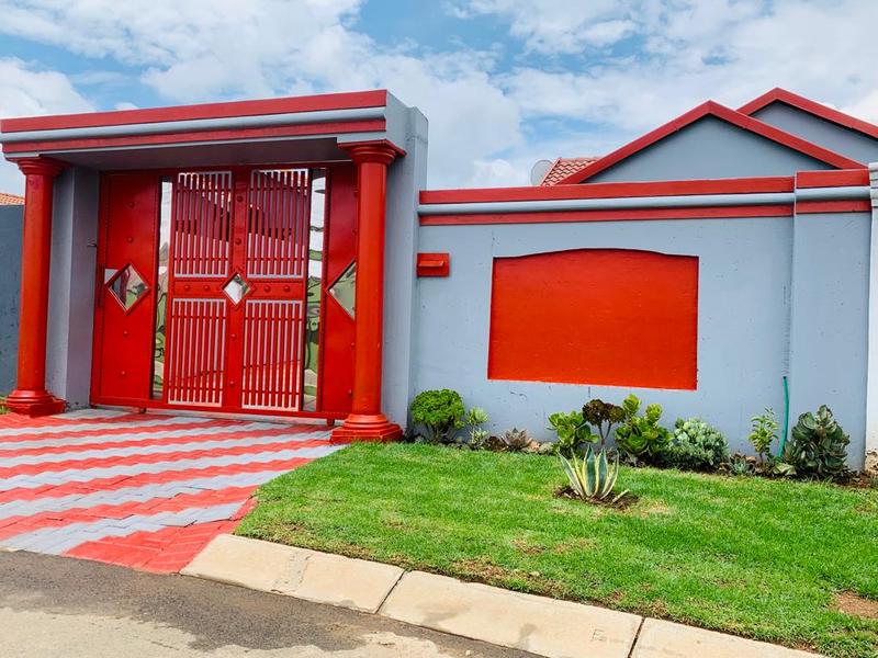 To Let 3 Bedroom Property for Rent in Fleurhof Gauteng