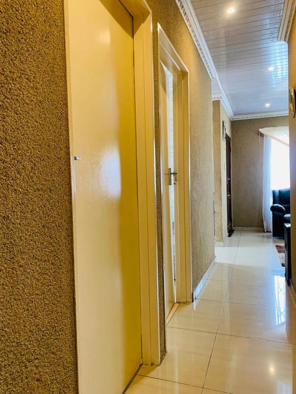 To Let 3 Bedroom Property for Rent in Fleurhof Gauteng