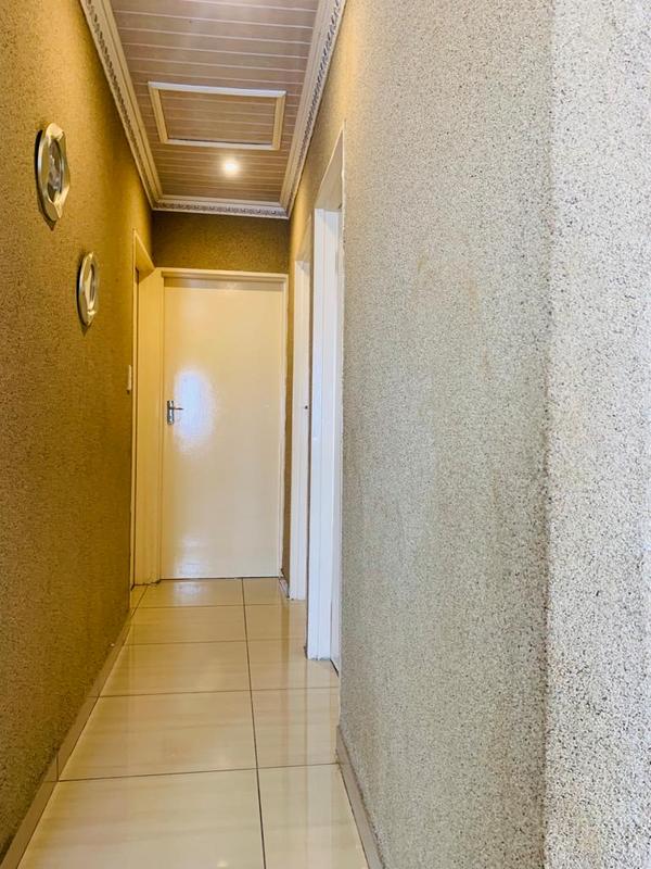 To Let 3 Bedroom Property for Rent in Fleurhof Gauteng