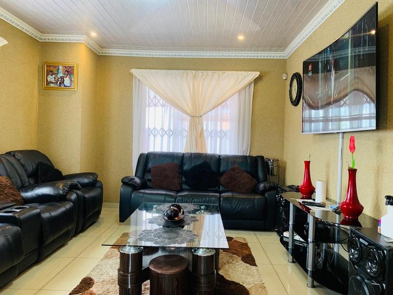 To Let 3 Bedroom Property for Rent in Fleurhof Gauteng
