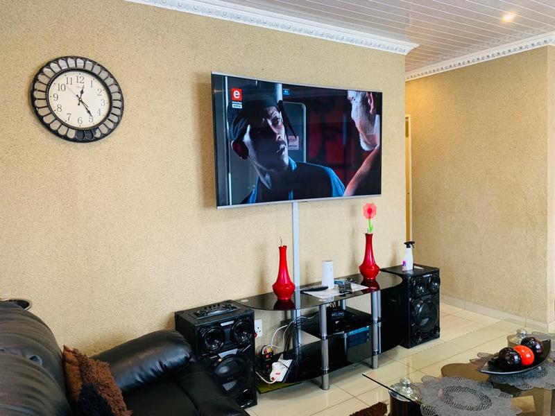 To Let 3 Bedroom Property for Rent in Fleurhof Gauteng