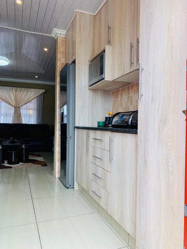 To Let 3 Bedroom Property for Rent in Fleurhof Gauteng