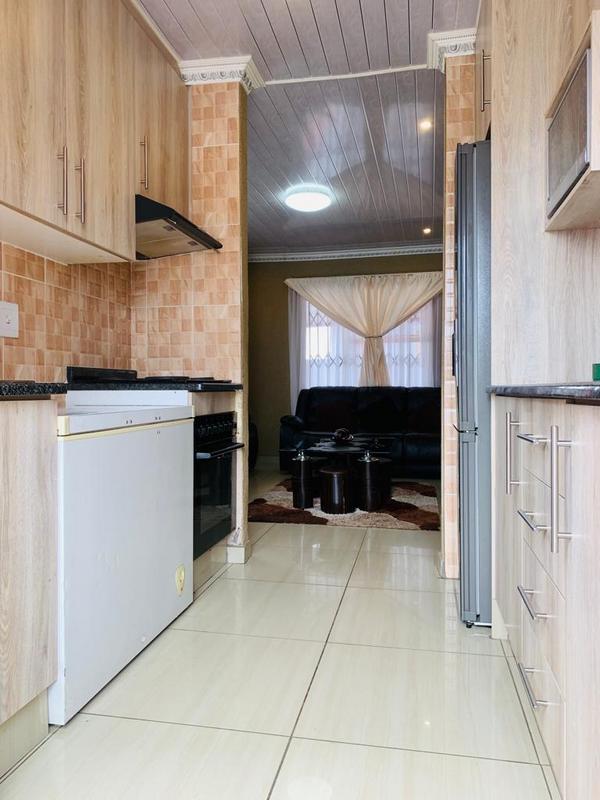 To Let 3 Bedroom Property for Rent in Fleurhof Gauteng