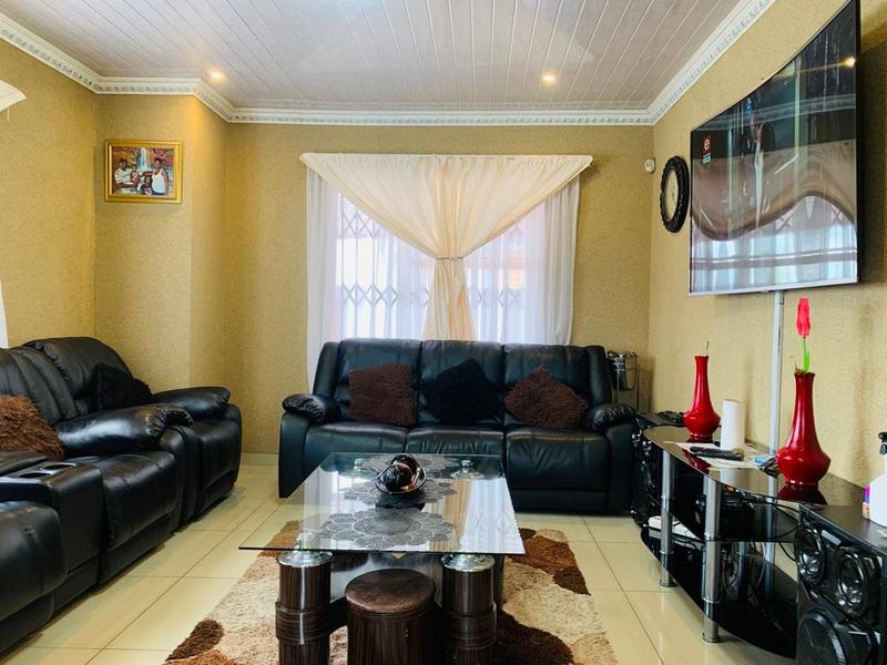 To Let 3 Bedroom Property for Rent in Fleurhof Gauteng
