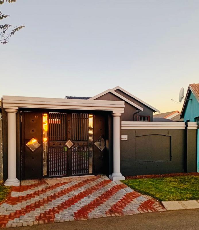 To Let 3 Bedroom Property for Rent in Fleurhof Gauteng
