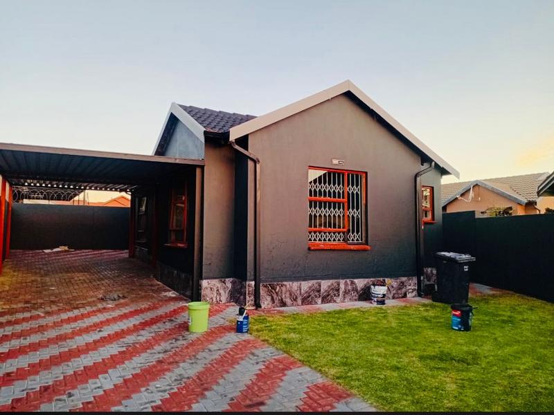 To Let 3 Bedroom Property for Rent in Fleurhof Gauteng