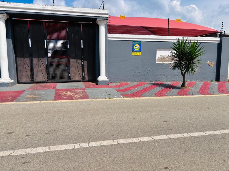 To Let 2 Bedroom Property for Rent in Fleurhof Gauteng