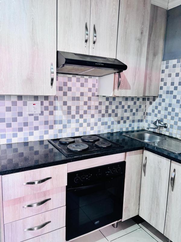 To Let 2 Bedroom Property for Rent in Fleurhof Gauteng