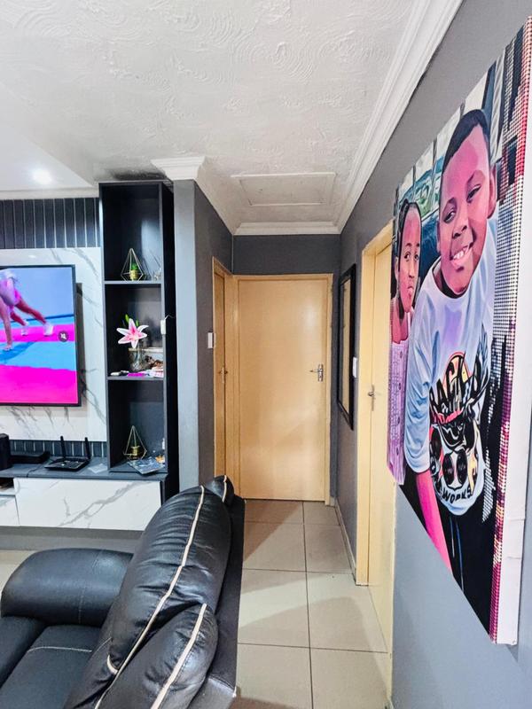 To Let 2 Bedroom Property for Rent in Fleurhof Gauteng