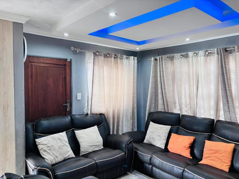 To Let 2 Bedroom Property for Rent in Fleurhof Gauteng