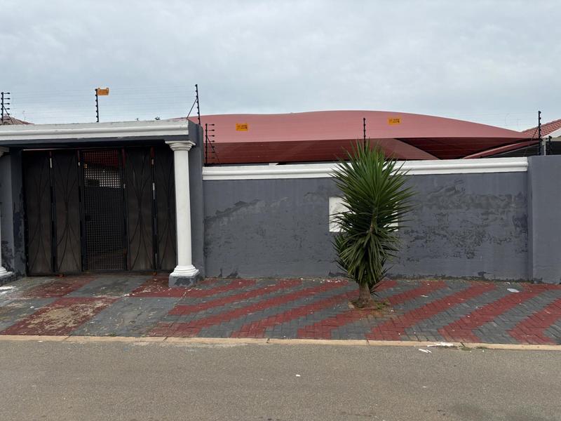 To Let 2 Bedroom Property for Rent in Fleurhof Gauteng