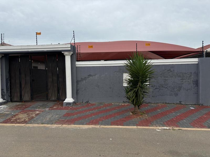 To Let 2 Bedroom Property for Rent in Fleurhof Gauteng
