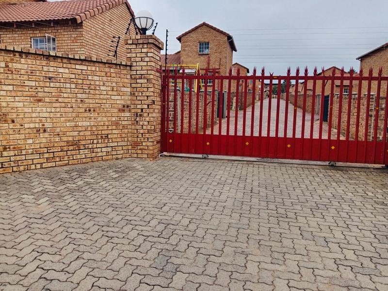 3 Bedroom Property for Sale in Groblerpark Gauteng