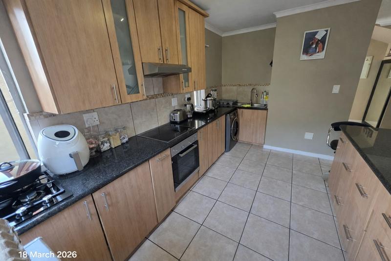 To Let 2 Bedroom Property for Rent in Beverley Gauteng