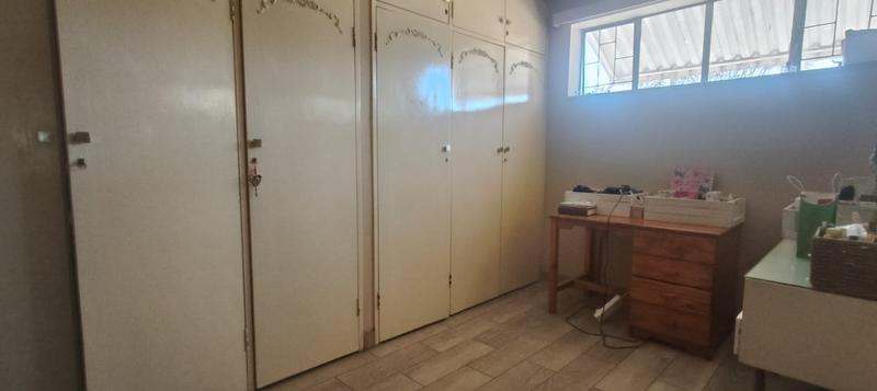 5 Bedroom Property for Sale in Pretoria Gardens Gauteng