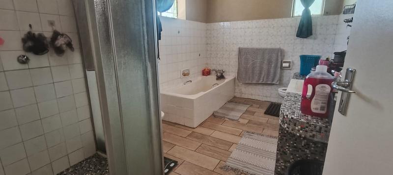 5 Bedroom Property for Sale in Pretoria Gardens Gauteng