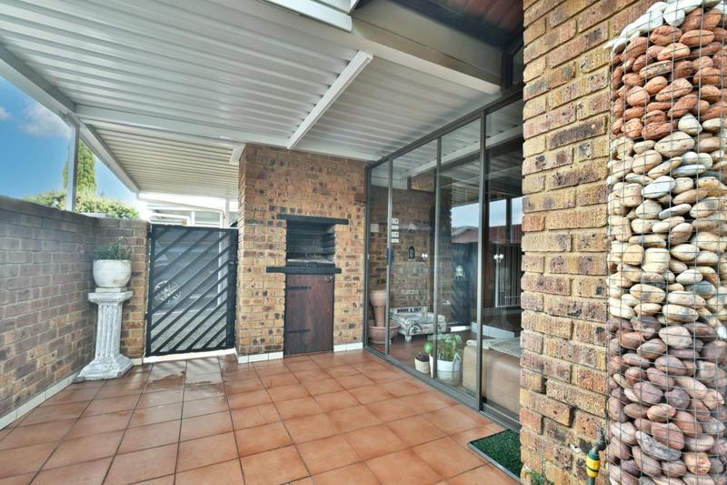 2 Bedroom Property for Sale in New Redruth Gauteng