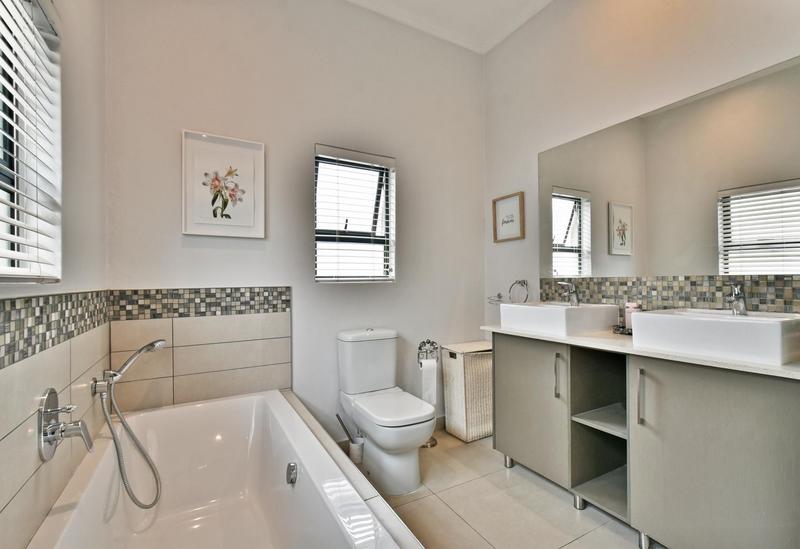 3 Bedroom Property for Sale in Broadacres Gauteng