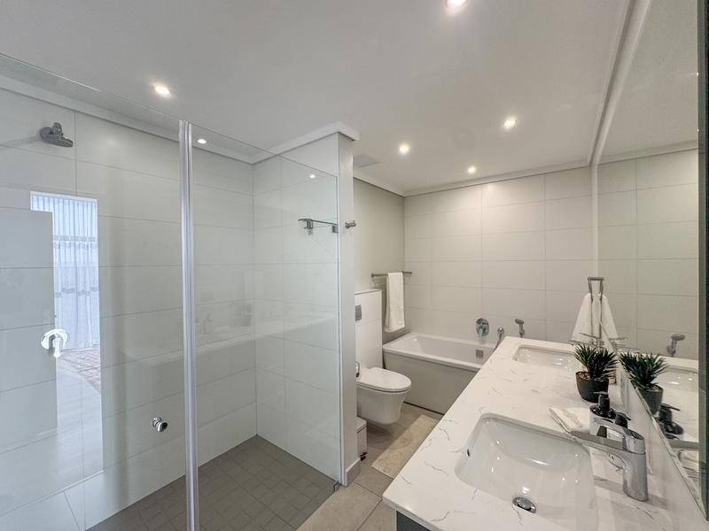 2 Bedroom Property for Sale in Midfield Estate Gauteng