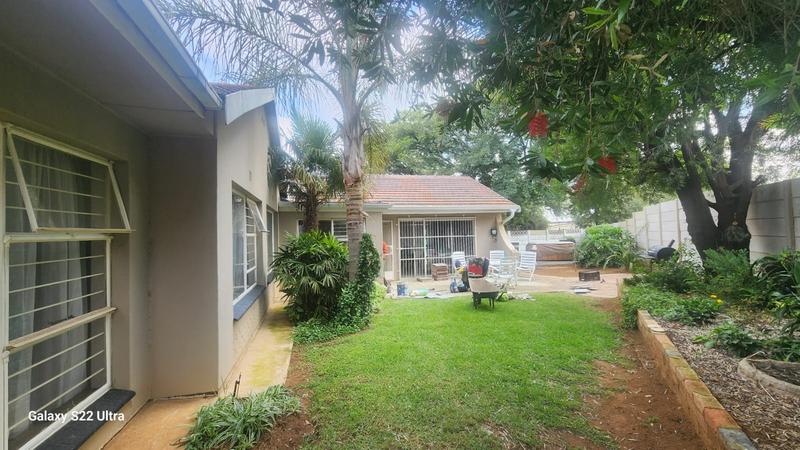 To Let 3 Bedroom Property for Rent in Greenhills Gauteng