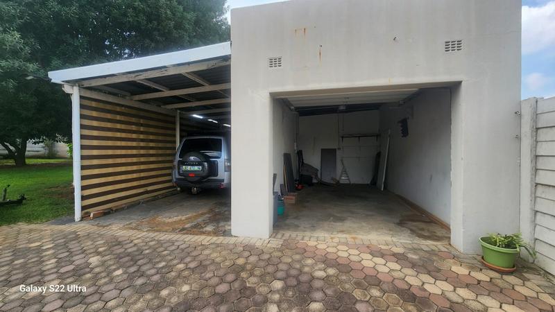 To Let 3 Bedroom Property for Rent in Greenhills Gauteng