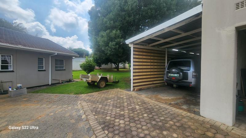 To Let 3 Bedroom Property for Rent in Greenhills Gauteng