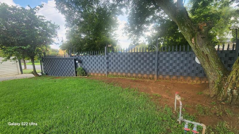 To Let 3 Bedroom Property for Rent in Greenhills Gauteng