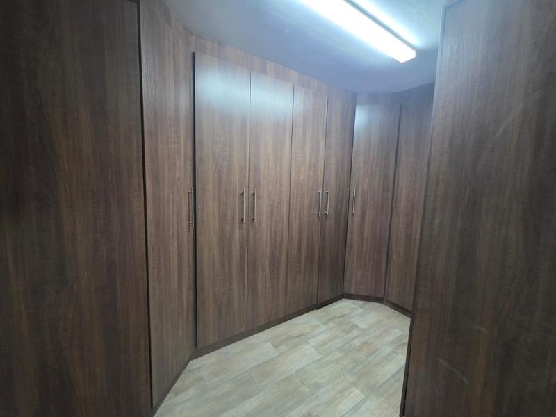 To Let 4 Bedroom Property for Rent in Glen Marais Gauteng