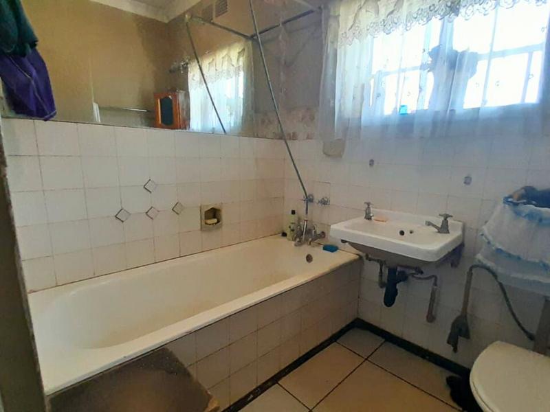 3 Bedroom Property for Sale in Rhodesfield Gauteng