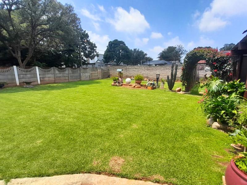 3 Bedroom Property for Sale in Rhodesfield Gauteng