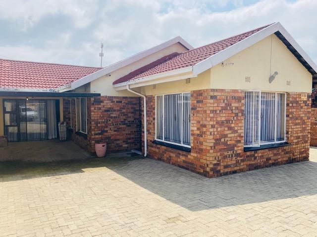 3 Bedroom Property for Sale in Diepkloof Zone 4 Gauteng