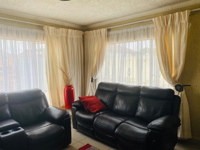 3 Bedroom Property for Sale in Diepkloof Zone 4 Gauteng