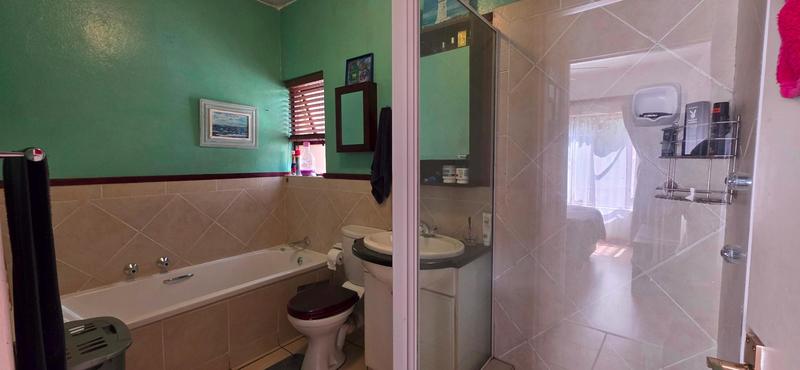 1 Bedroom Property for Sale in Douglasdale Gauteng