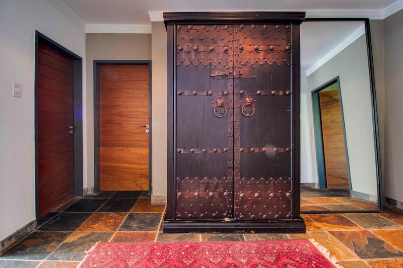 5 Bedroom Property for Sale in Zonnehoewe A H Gauteng