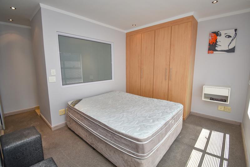 To Let 2 Bedroom Property for Rent in Sandhurst Gauteng