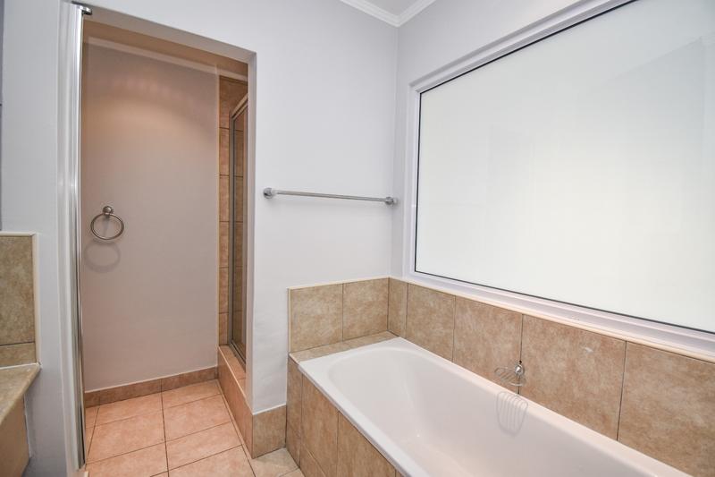 To Let 2 Bedroom Property for Rent in Sandhurst Gauteng